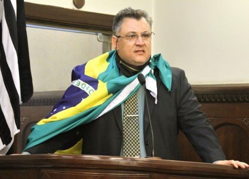 Eduardo Borgo na tribuna da Câmara de Bauru