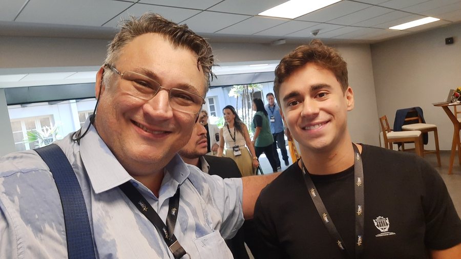 Com lideranças e apoiadores