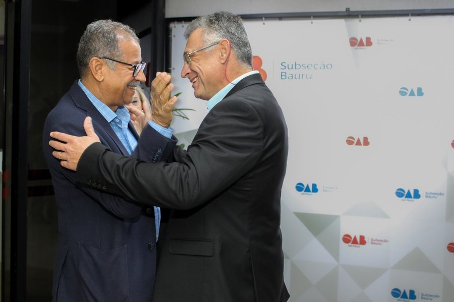 Com lideranças e apoiadores