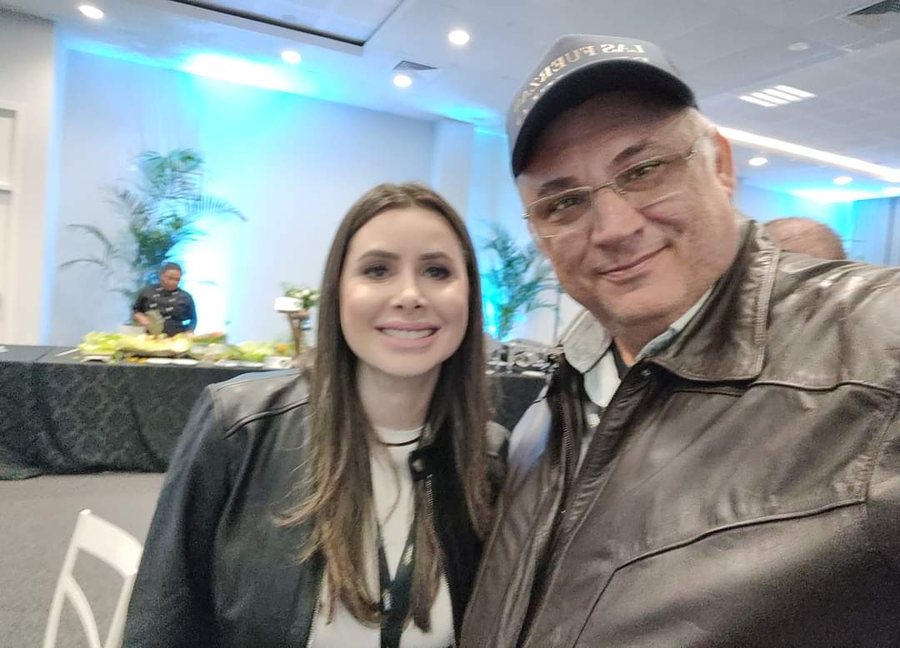Com lideranças e apoiadores