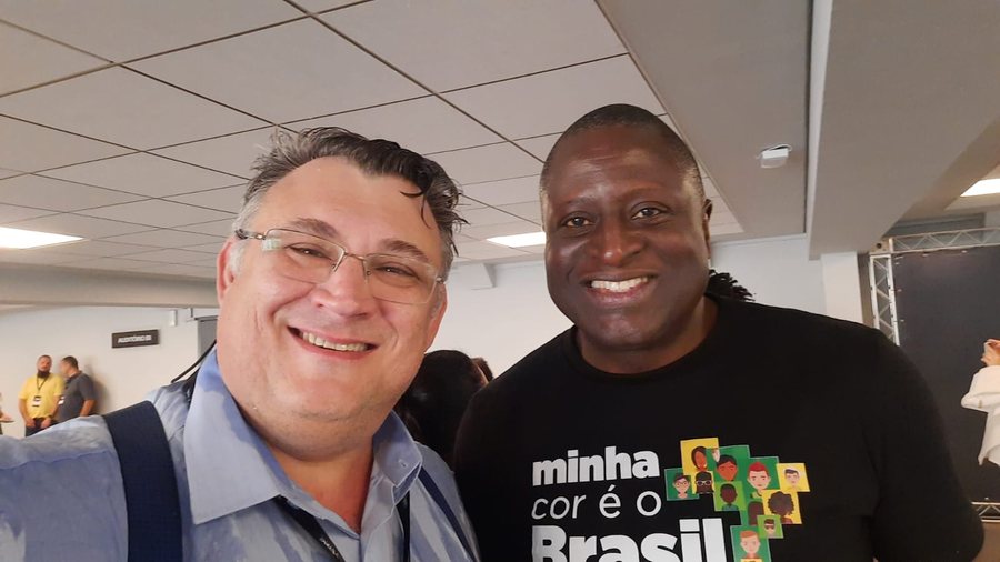 Com lideranças e apoiadores