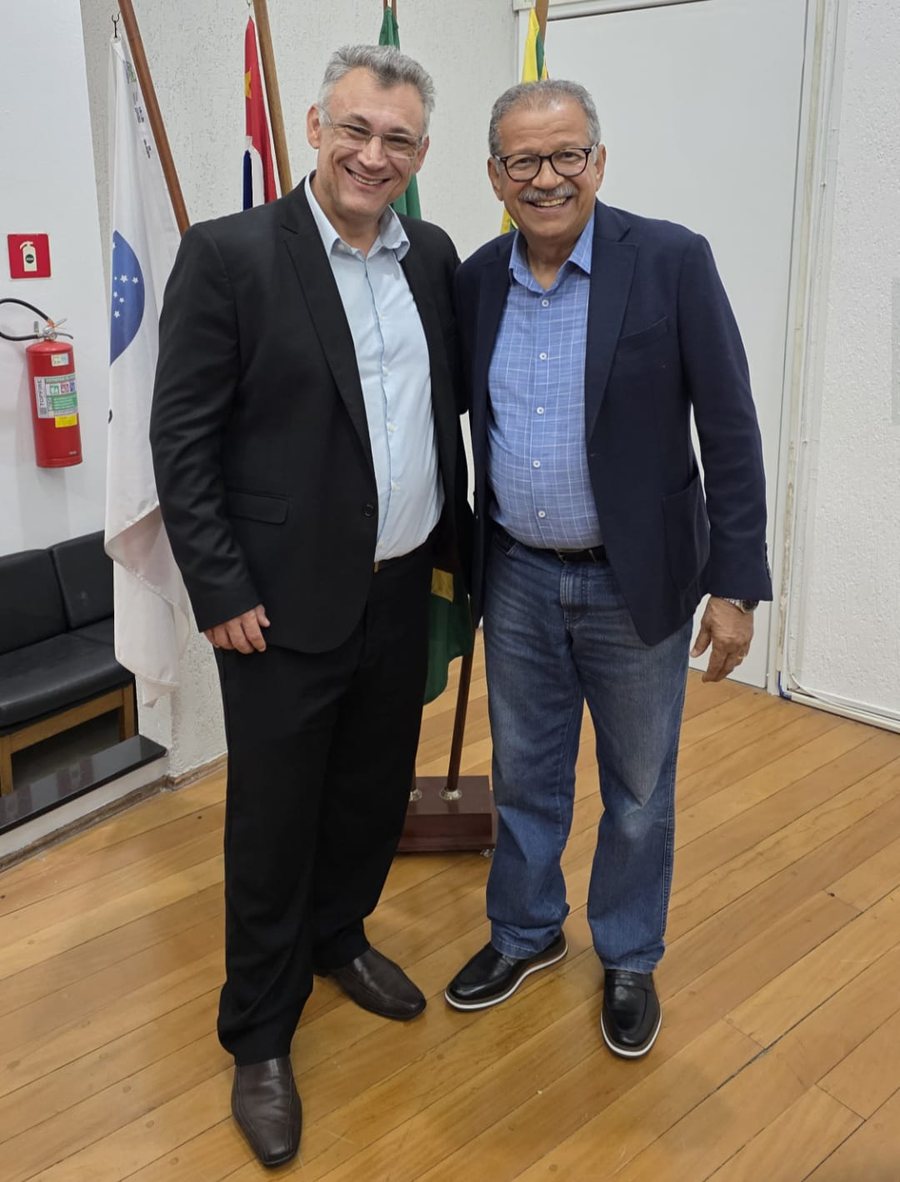 Com lideranças e apoiadores