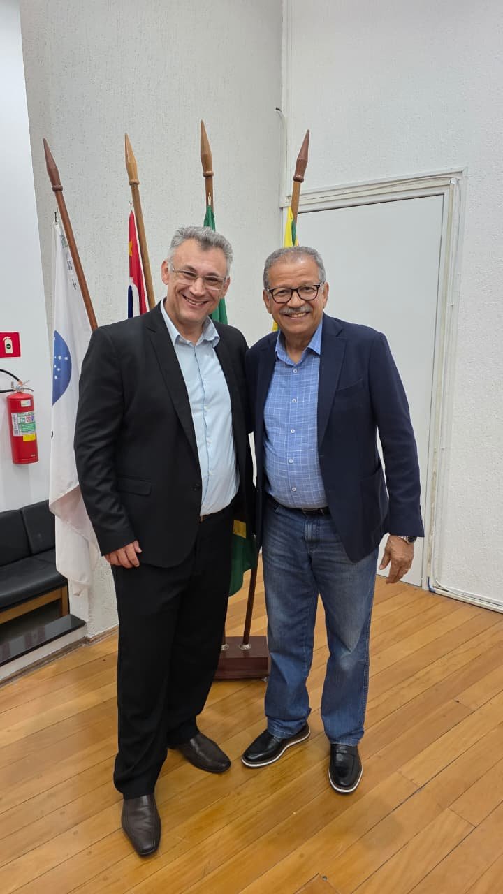 Com autoridades e lideranças