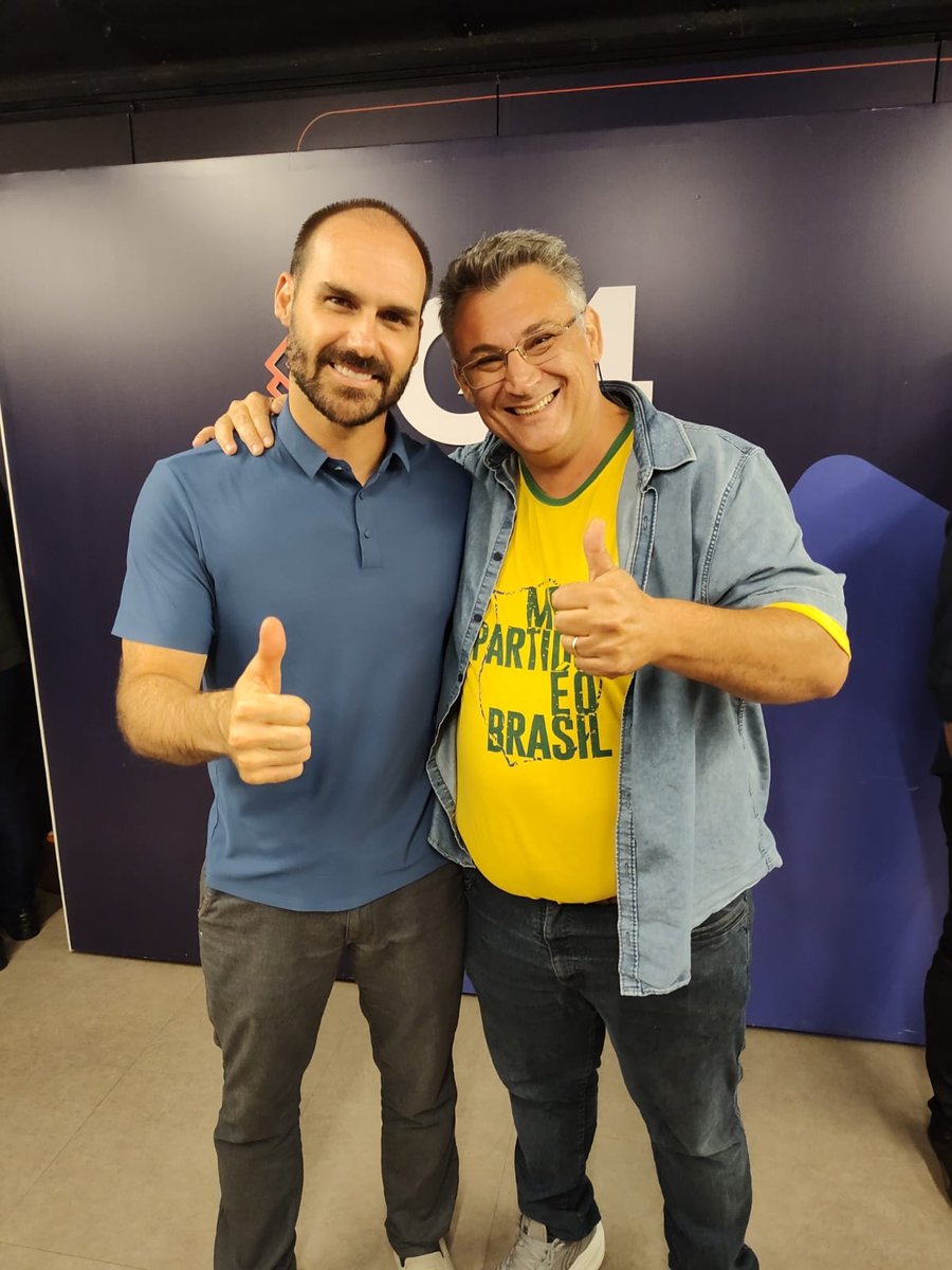 Com Jair e Eduardo Bolsonaro